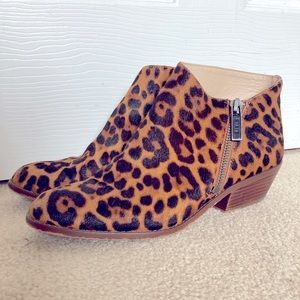 Cheetah/Leopard Print Leather ankle boots with textured calf hair size 10